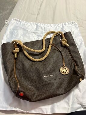 Michael Kors Isla Signature Monogram Bag